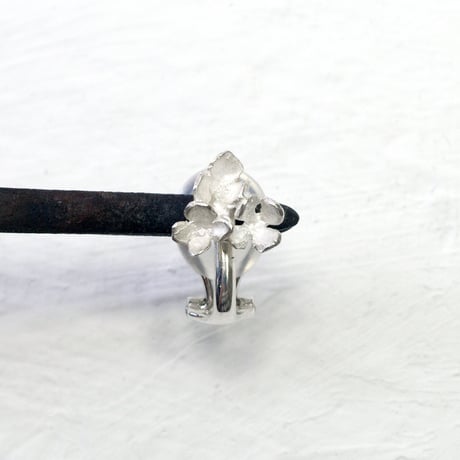"hydrangia earring" wh small