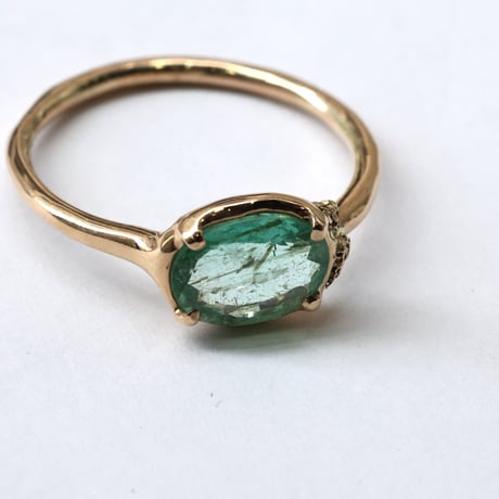moss ring トレモライトインエメラルド