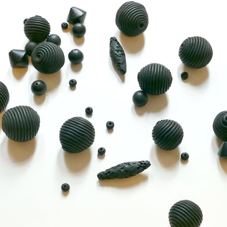 手作り黒ビーズネックレス - 渦巻 -