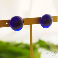 ガラスの粒イヤリング（インディゴ）