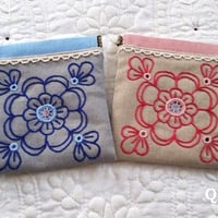 ヘデボ刺繍のお花のバネポーチ（12センチ）