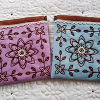 ヘデボ刺繍のお花のバネポーチ（14センチ）