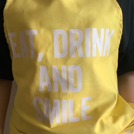 WPY3   DAY USE W POCKET  APRON   “EAT DRINK  AND SMILE“” YELLOW COLOR