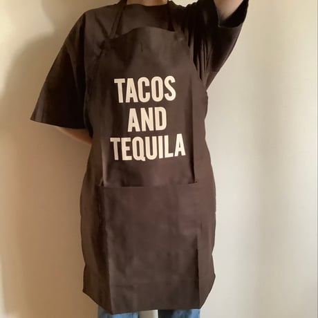 🌸[新発売] DR(DB)7    ”TACOS AND TEQUILA “APRON (生成りロゴ)  DARK BROWN COLOR
