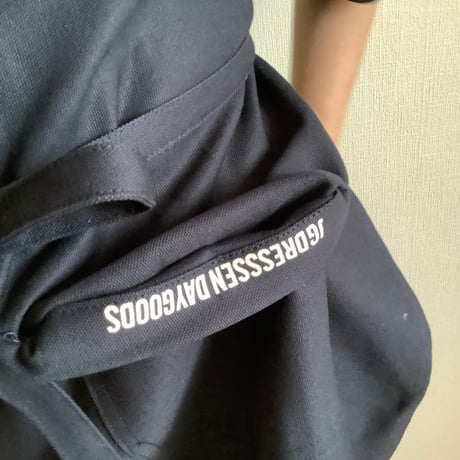 [新型] NEW X–STYLE APRON (DARK NAVY  COLOR)※背中でクロスさせて着用いただくエプロンです。