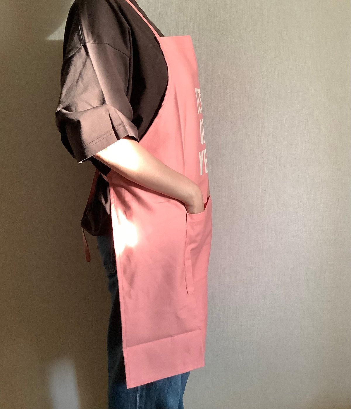 🌸[新発売] DR(PK)6 ”YES OR YES“ APRON (生成りロゴ)PINK
