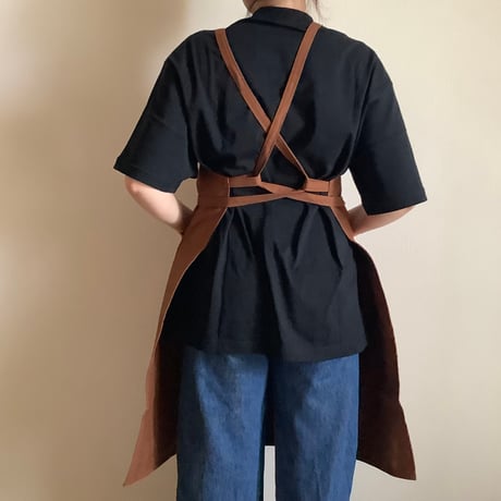 [新型] NEW X–STYLE APRON (BROWN COLOR)※背中でクロスさせて着用いただくエプロンです。