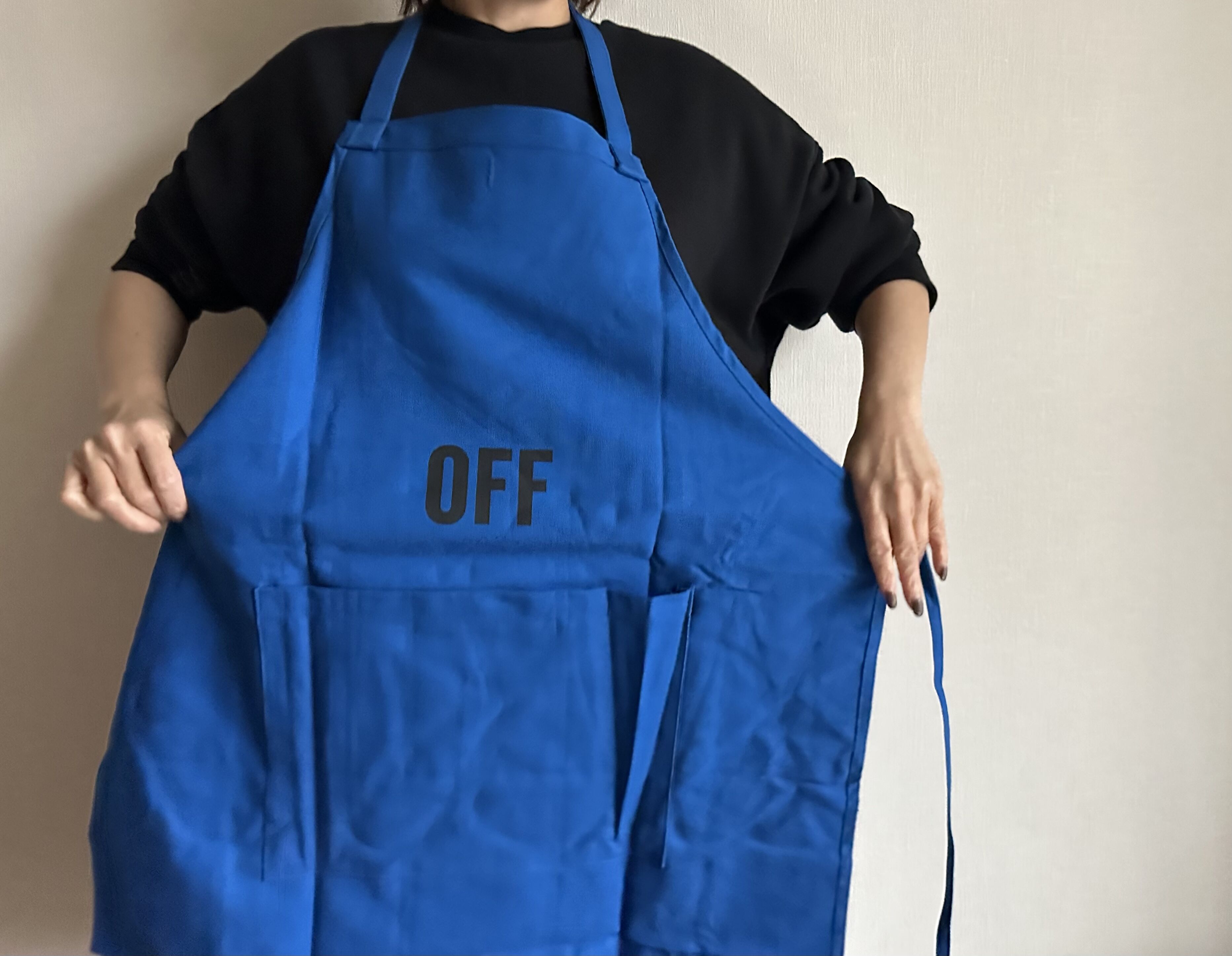 REVERSIBLE APRON“ON/OFF(リバーシブルエプロン) | DRESSSEN