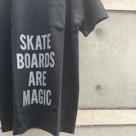 DSST77 DRES“SPECIAL”SSEN    ”SKATEBOADS ARE MAGIC“  T-SHIRTS (GREYロゴ)BLACK COLOR