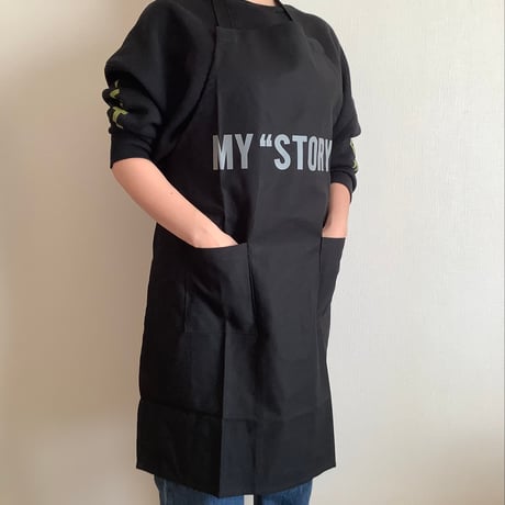 WPABLK5  DAY USE W POCKET  APRON   “MY“STORY”(BLACKCOLOR  )