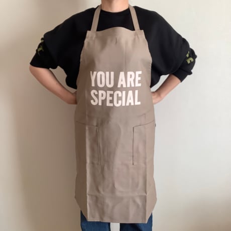 WPSB5 DAY USE W POCKET  APRON   “YOU ARE SPECIAL” SMOKY BEIGE COLOR