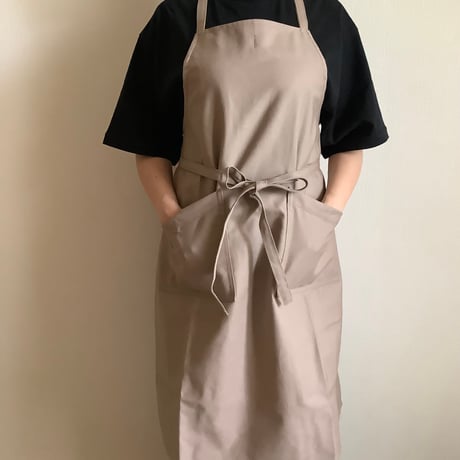 [新型] NEW X–STYLE APRON (SMOKY BEIGECOLOR)※背中でクロスさせて着用いただくエプロンです。