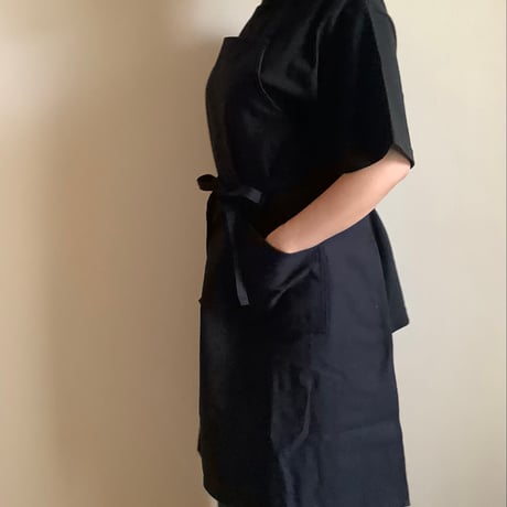 [新型] NEW X–STYLE APRON (DARK NAVY  COLOR)※背中でクロスさせて着用いただくエプロンです。