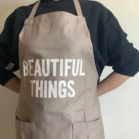 WPSB4 DAY USE W POCKET  APRON   “BEAUTIFUL THINGS ” SMOKY BEIGE COLOR