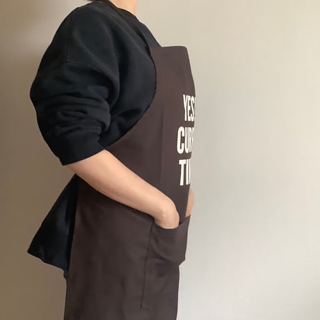 DR(DB)3 “YES！CURRY TIME！“APRON (生成りロゴ)  DARK BROWN COLOR