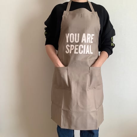 WPSB5 DAY USE W POCKET  APRON   “YOU ARE SPECIAL” SMOKY BEIGE COLOR