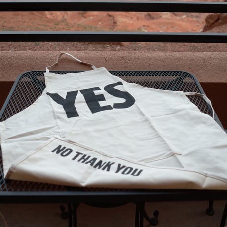 ADULT APRON #1 " YES" (裏側にNO THANKYOU プリントがあります)
