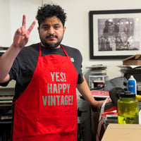 DR(RD)8 ”YES“! HAPPY VINTAGE！”APRON   RED COLOR  ※グレー色ロゴ