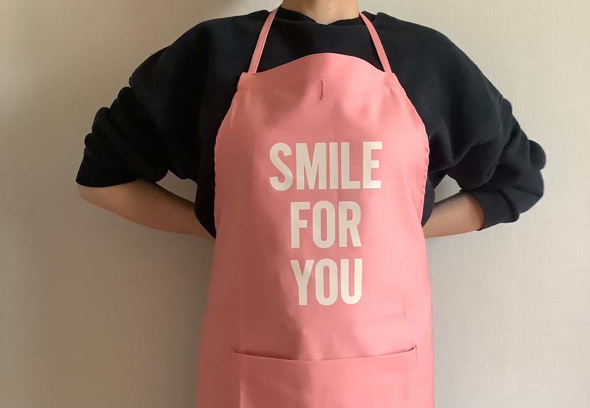 DR(PK)3 ”SMILE FOR YOU“ APRON (生成りロゴ)PINK COL