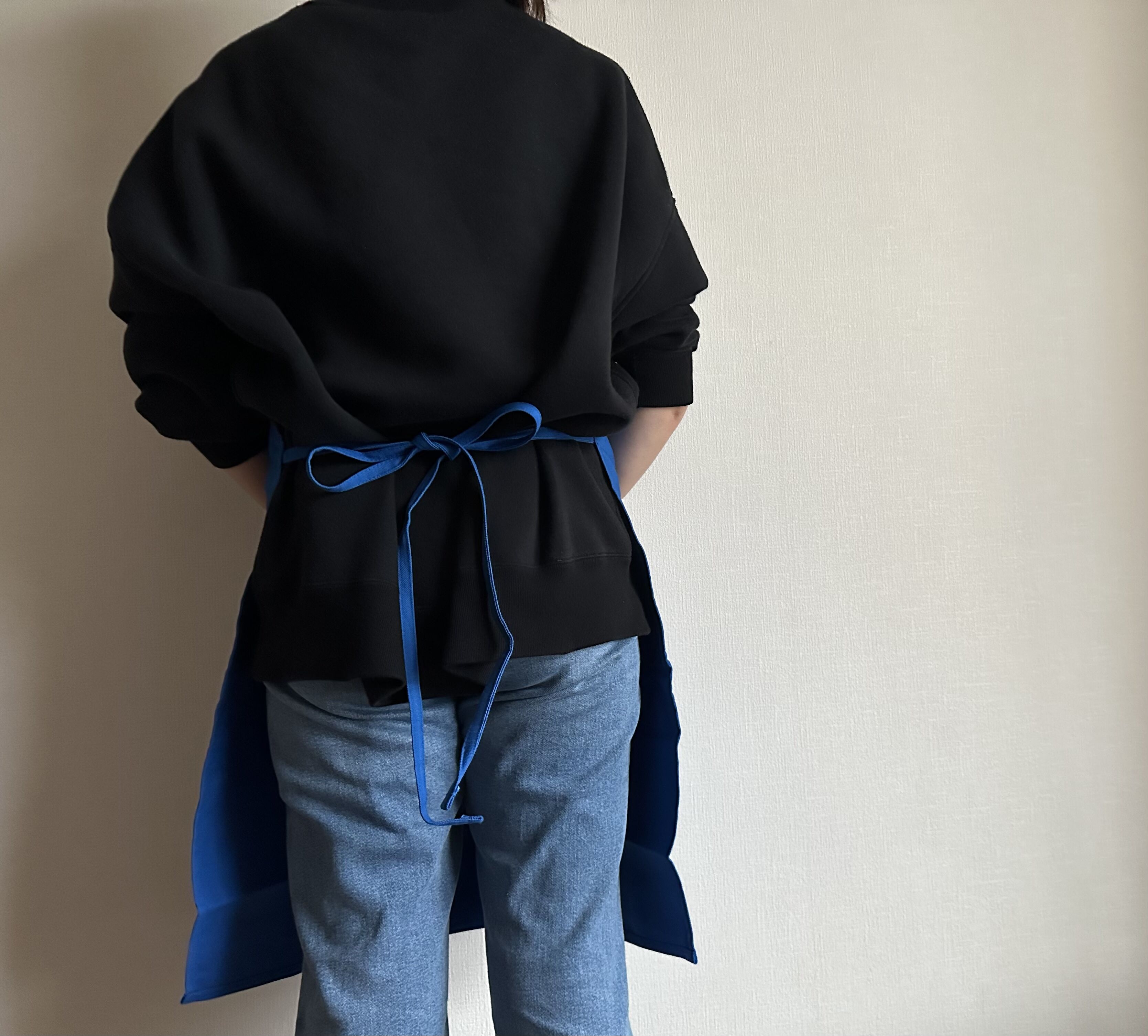 REVERSIBLE APRON“ON/OFF(リバーシブルエプロン) | DRESSSEN