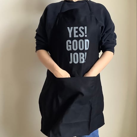 ADULT APRON DR(BLK)2 ”YES！ GOOD JOB！“BLACK COLOR ※GREYロゴ