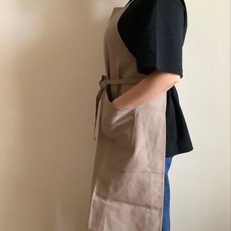 [新型] NEW X–STYLE APRON (SMOKY BEIGECOLOR)※背中でクロスさせて着用いただくエプロンです。