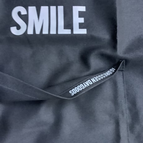 DR(BLK)3  “EAT, DRINK AND SMILE” ”APRON  BLACK COLOR ※GREYロゴ