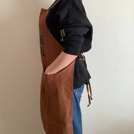 WPB6  DAY USE W POCKET  APRON   “YOU ARE SPECIAL” BROWN COLOR ※正面に二つのポケットがございます