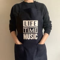 WPDN3   DAY USE W POCKET  APRON   “LIFE TIME MUSIC“  DARK NAVY