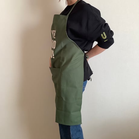 🌟再入荷しました。　DRESSSEN DR(GR)2 ”“YES！ GOOD JOB！“APRON (生成りロゴ)  GREEN  COLOR
