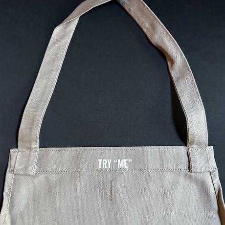WPSB3   DAY USE W POCKET  APRON   “EAT DRINK  AND SMILE” SMOKY BEIGE COLOR