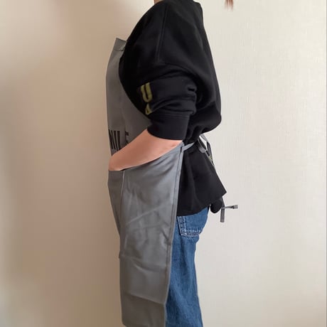 DRVG11 REVERSIBLE  APRON“MAKE BEAUTIFUL/MAKE SMILE(リバーシブルエプロン)