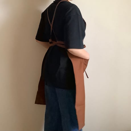 [新型] NEW X–STYLE APRON (BROWN COLOR)※背中でクロスさせて着用いただくエプロンです。