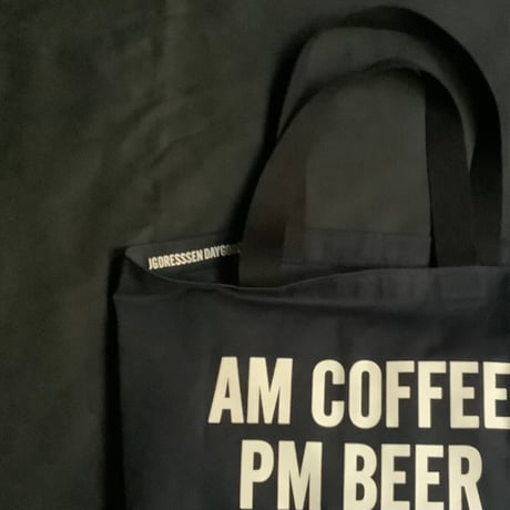 DTRDN2  TRAINING BAG ”AM COFFEE PM  BEER//AM COFFEE  PM  BEER    DARK NAVY  COLOR ※両面プリントです