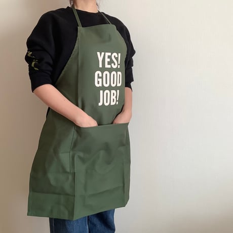 🌟再入荷しました。　DRESSSEN DR(GR)2 ”“YES！ GOOD JOB！“APRON (生成りロゴ)  GREEN  COLOR