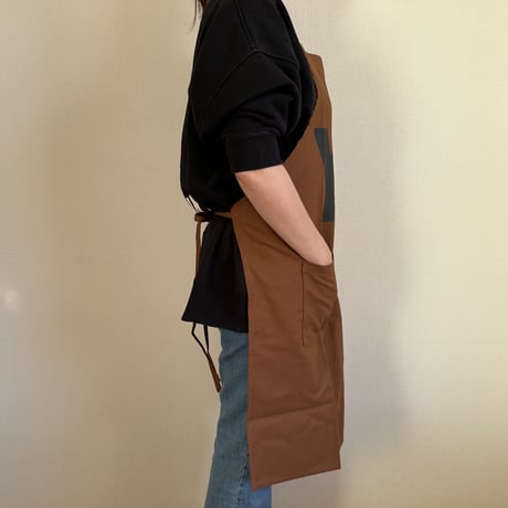 WPB1 DAY USE W POCKET  APRON   “YES”
