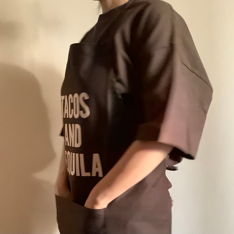 🌸[新発売] DR(DB)7    ”TACOS AND TEQUILA “APRON (生成りロゴ)  DARK BROWN COLOR