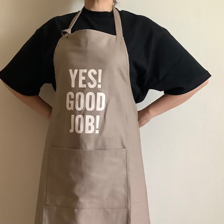 DRESSSEN PRSB1 THE PROFESSIONAL APRON“ YES！GOOD JOB！(SMOKY BEIGE)※首の紐をお好きな位置で結んで固定できます