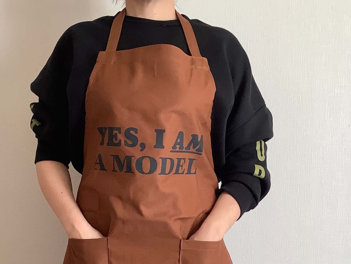 DOUBLE POCKET APRON “YES、I AM A MODEL”※正面に二つの