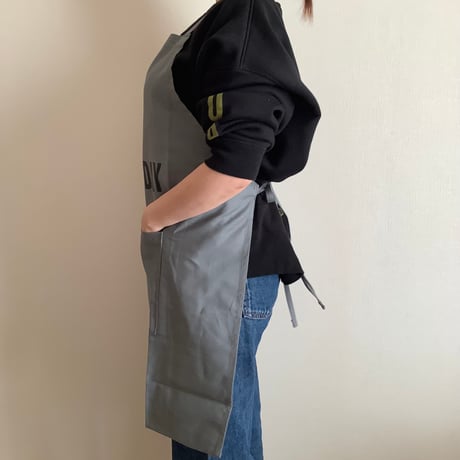 DRVG12 REVERSIBLE  APRON“HOLIDAY/EATS ＆DRINKS“ (リバーシブルエプロン)