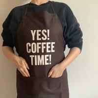 DR(DB)4“YES！COFFEE TIME！“APRON (生成りロゴ)  DARK BROWN COLOR