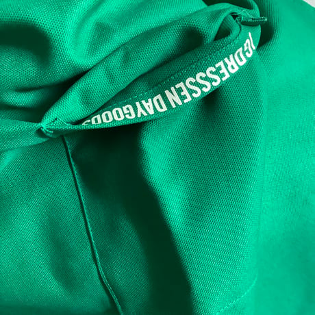 WPY4   DAY USE W POCKET  APRON   “STAY HUNGRY” BOTTLE GREEN COLOR