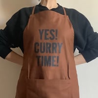DR(BN) 8   ADULT APRON  " YES! CURRY TIME！”!