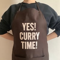 DR(DB)3 “YES！CURRY TIME！“APRON (生成りロゴ)  DARK BROWN COLOR