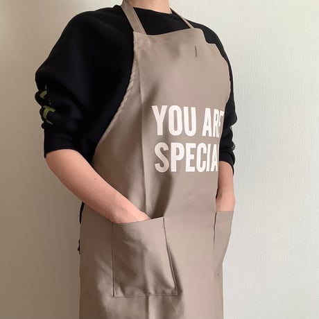 WPSB5 DAY USE W POCKET  APRON   “YOU ARE SPECIAL” SMOKY BEIGE COLOR