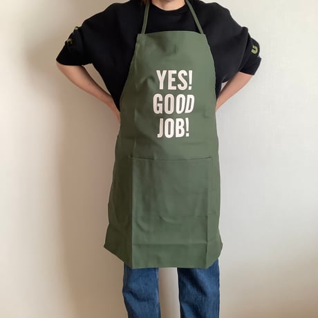 🌟再入荷しました。　DRESSSEN DR(GR)2 ”“YES！ GOOD JOB！“APRON (生成りロゴ)  GREEN  COLOR