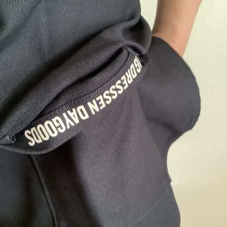 WPADN0  DAY USE W POCKET  APRON   ”NON  TITLE “ DARK NAVY  COLOR ”  ※こちらの商品は無地です　⭐️再入荷しました!