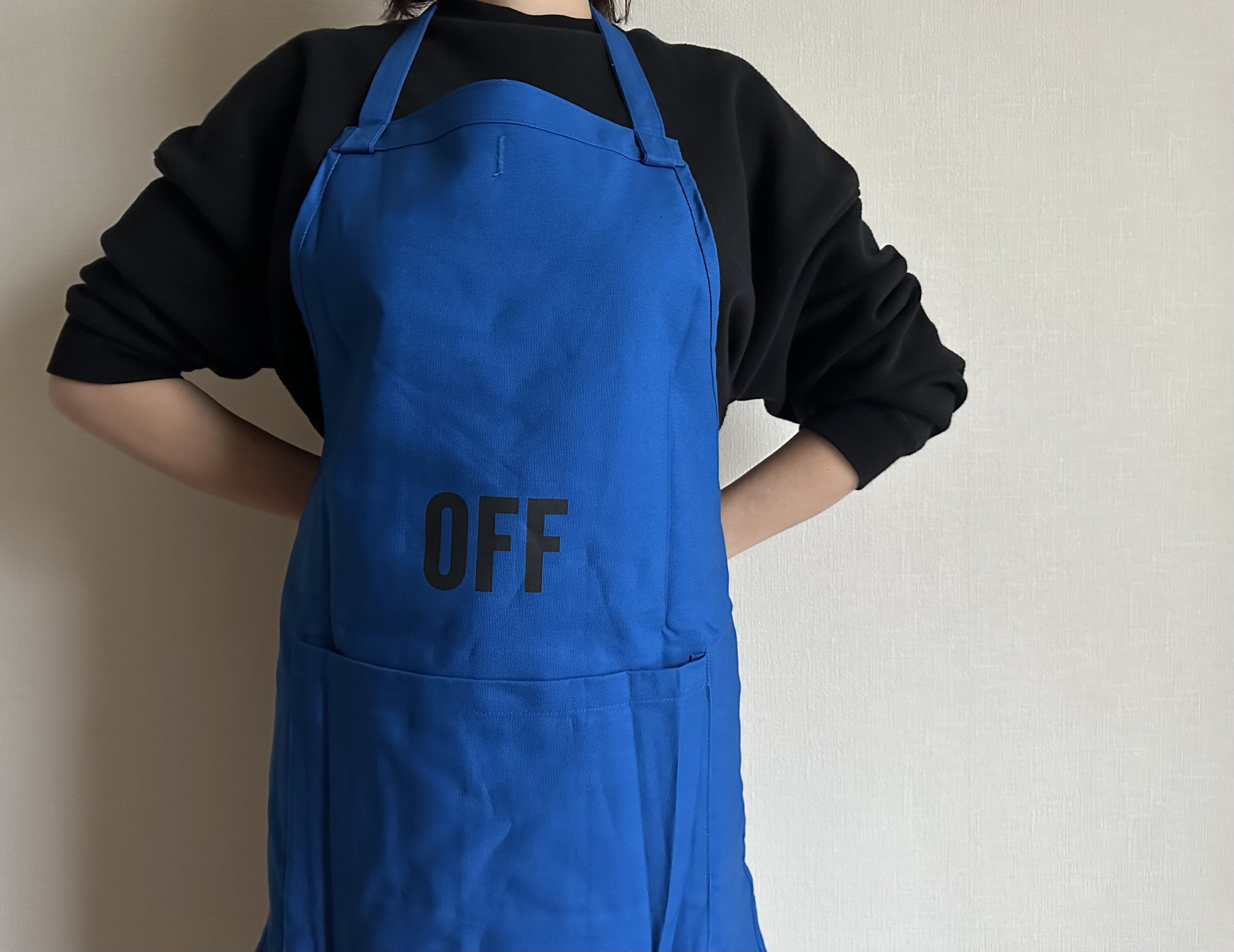 REVERSIBLE APRON“ON/OFF(リバーシブルエプロン) | DRESSSEN