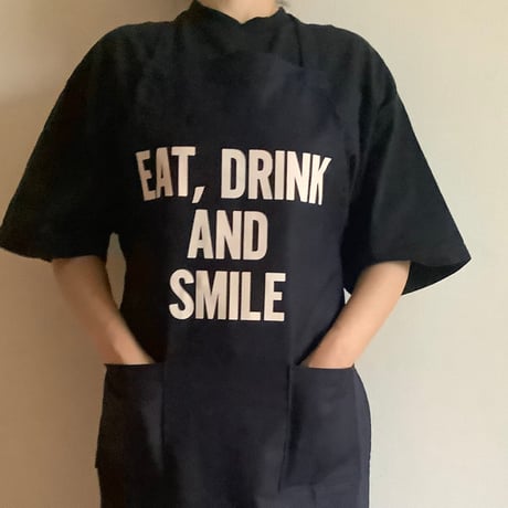 WPDN6   DAY USE W POCKET  APRON   “EAT,DRINK AND SMILE  DARK NAVY