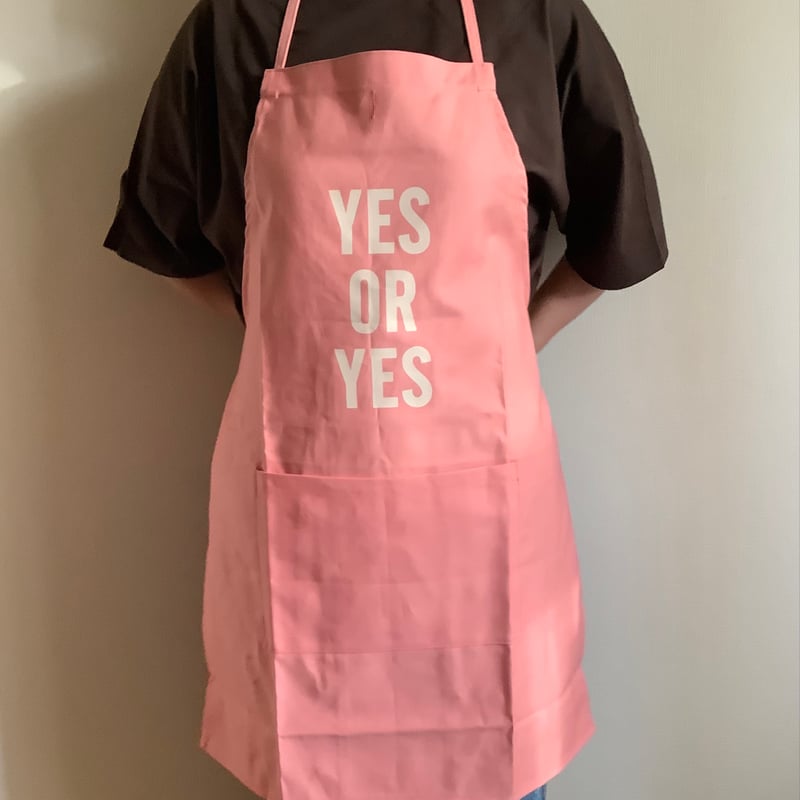 🌸[新発売] DR(PK)6 ”YES OR YES“ APRON (生成りロゴ)PINK